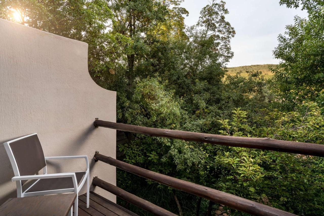 Mount Grace Hotel & Spa Magaliesburg Exterior photo A balcony at the hotel